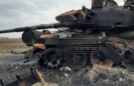 На війні із Україною рашисти вже втратили понад 1000 танків