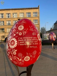 У Львові на площі Юра відкрили виставку писанонок, яку евакуювали із Київщини (ФОТО)