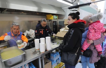 Турецька мобільна кухня у Львові тепер працює на Сихові
