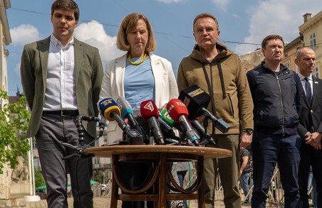 Крістіна Квін у Львові заявила, що до кінця травня посольство США повернеться до Києва
