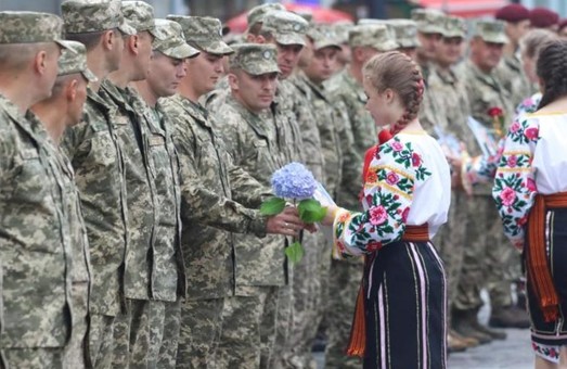 У Львові батька та матерям героїв, що загинули за Україну, виплатять матеріальну допомогу