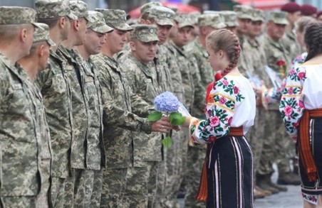 У Львові батька та матерям героїв, що загинули за Україну, виплатять матеріальну допомогу