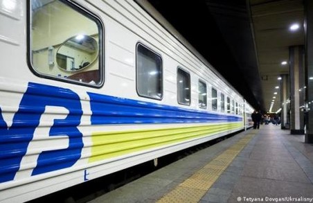 Через ракетні обстріли Львівщини і Закарпаття затримується рух пасажирських поїздів