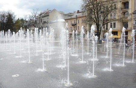 Відновив свою роботу фонтан перед Львівською оперою