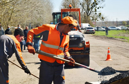 У Дрогобичі на Львівщині ремонтують вулиці і займаються благоустроєм територій