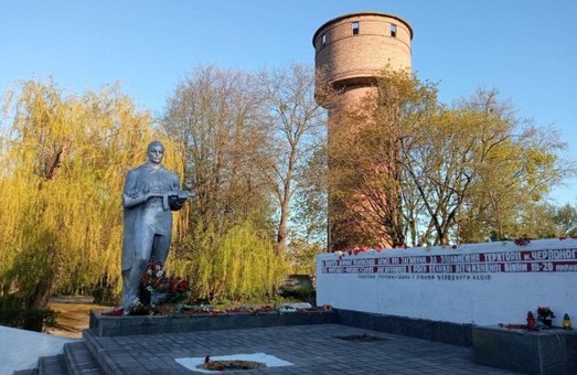 У Червонограді на Львівщині знесуть три радянські пам'ятники