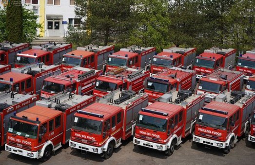 Закарпатські рятувальники отримали в подарунок 45 спецавтомобілів із Італії