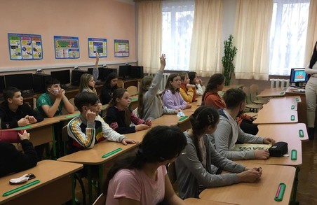 У Червоноградському районі Львівщини до навчання у школах долучилося понад 800 учнів із числа вимушених переселенців