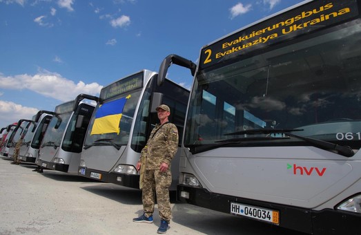 Львівщина отримала від німецьких благодійників 9 автобусів для військових