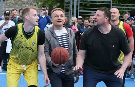У Львові відбувся благодійний турнір із баскетболу на якому збирали гроші для ЗСУ (ФОТО)