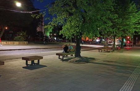 У Львові на вул. Степана Бандери встановили вуличні меблі