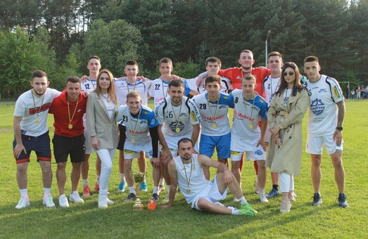 У Новояворівську на Львівщині провели благодійний футбольний турнір на підтримку ЗСУ