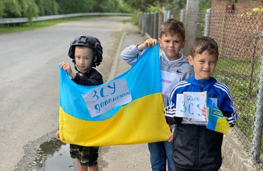 На Стрийщині діти зібрали кошти на два бронежилети для захисників України