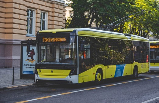 У львівських трамваях та тролейбусах нагадуватимуть про щоденну хвилину мовчання