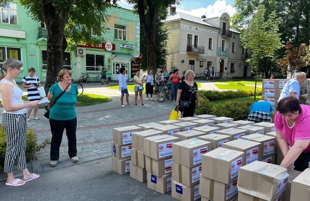 Переселенці зі Сходу України отримали продуктову допомогу на Львівщині