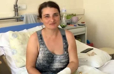 У Львові прооперували жінку з Донеччини, на подвір’я якої прилетіла російська ракета (відео)