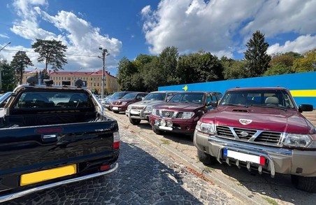 17 автомобілів свободи вирушили на передову зі Львова