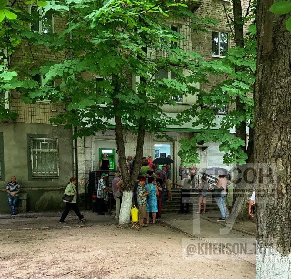 Окупація Херсону-2022: як Приватбанк два місяці тримав двобій з рублевою зоною